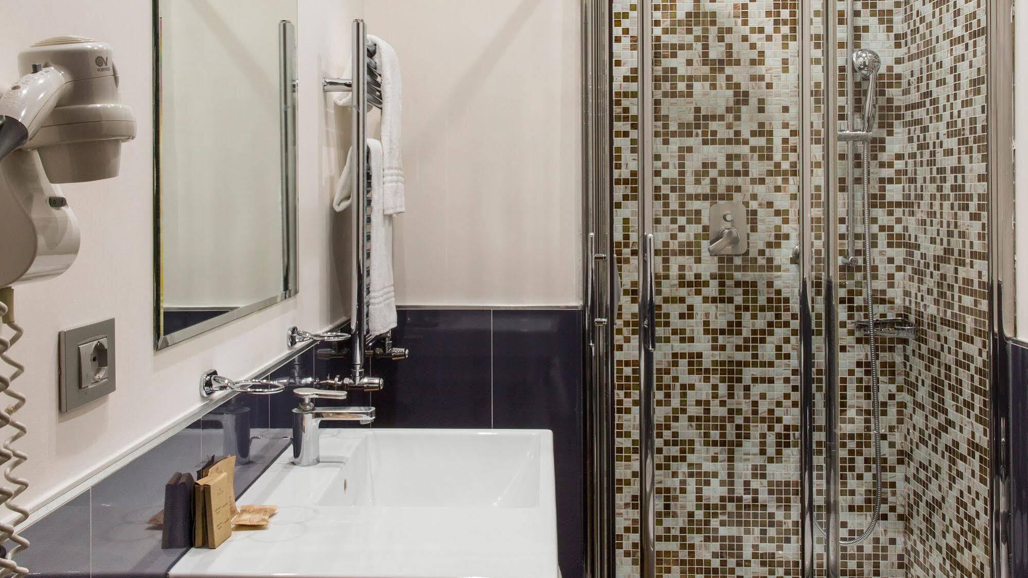 Monti First Hotel Rome Bagian luar foto